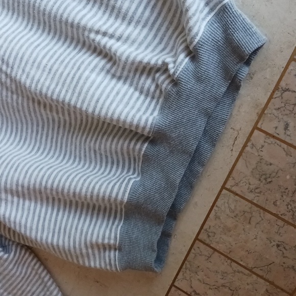 Vintage women's sweatshirt..brand- ROW G..sz Large..white/gray stripe - Picture 5 of 14